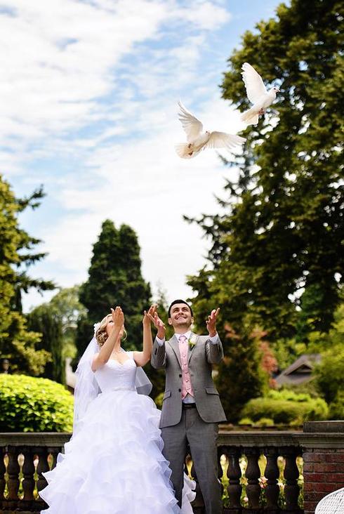 Couple releasing White Doves on the wedding day